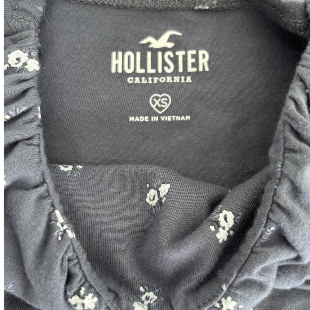 HOLLISTER Gray Blue Floral Cap Ruffle Short Sleeve Crop Top - Picture 5 of 5